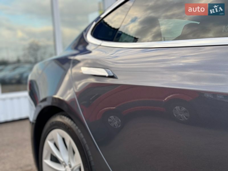 Ліфтбек Tesla Model S 2017 в Києві