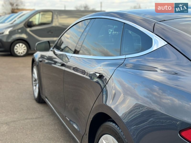 Ліфтбек Tesla Model S 2017 в Києві