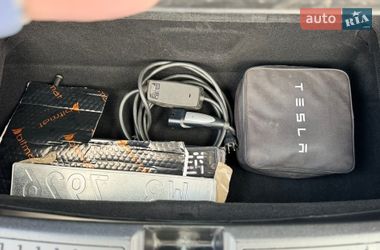 Лифтбек Tesla Model S 2017 в Киеве