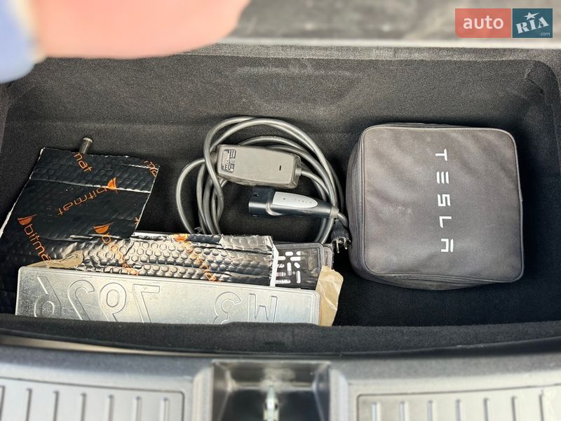 Ліфтбек Tesla Model S 2017 в Києві