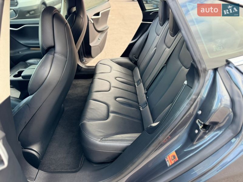 Ліфтбек Tesla Model S 2017 в Києві