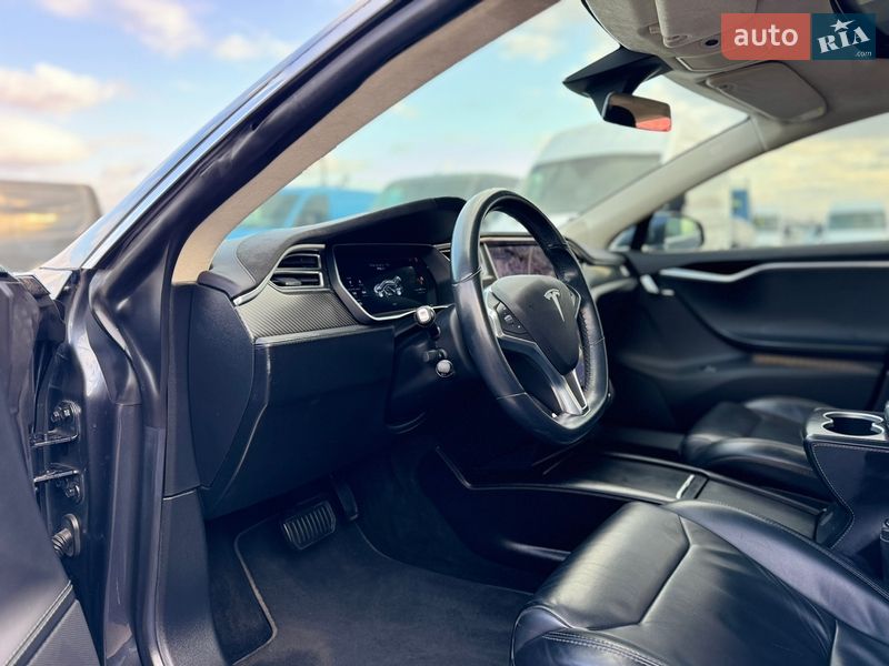 Ліфтбек Tesla Model S 2017 в Києві