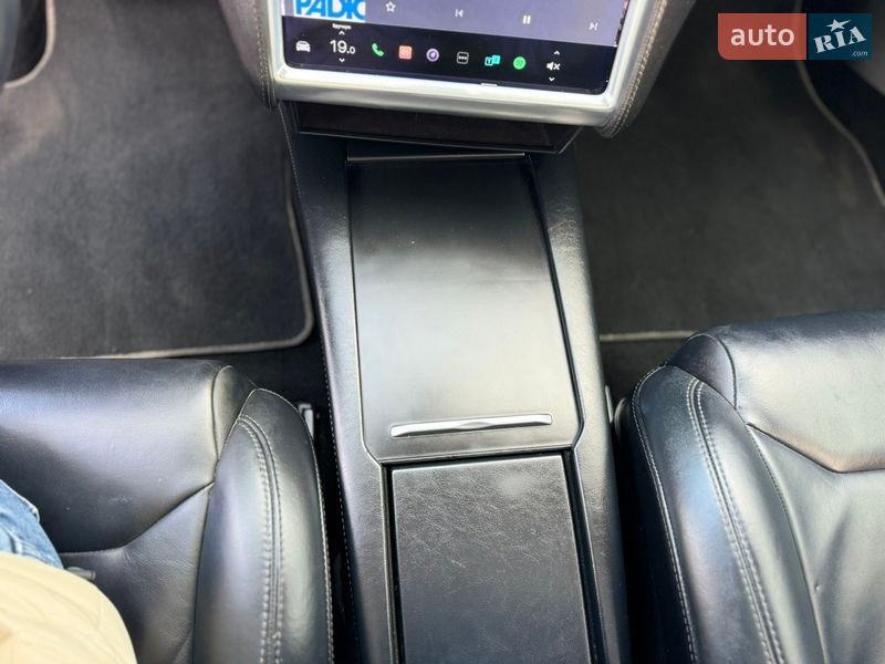 Ліфтбек Tesla Model S 2017 в Києві