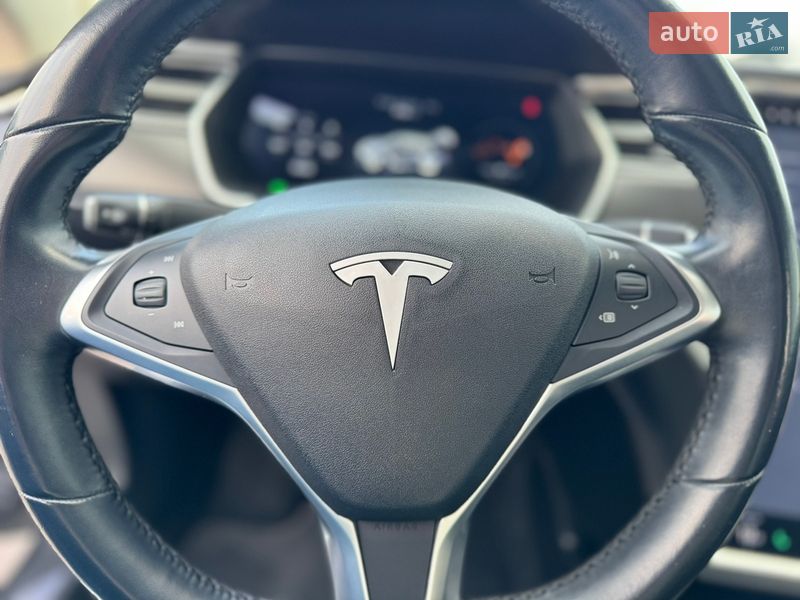 Ліфтбек Tesla Model S 2017 в Києві