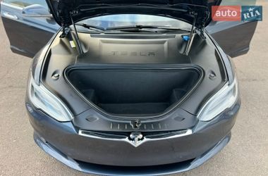 Лифтбек Tesla Model S 2017 в Киеве