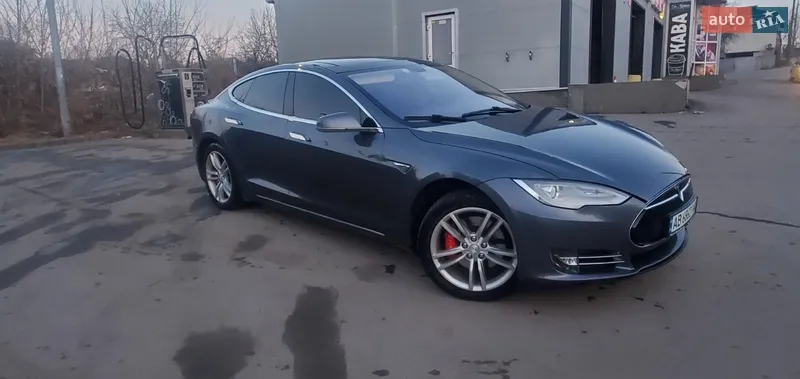 Tesla Model S 2014