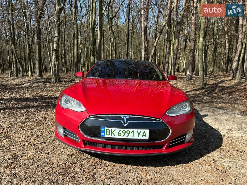 Tesla Model S 2014