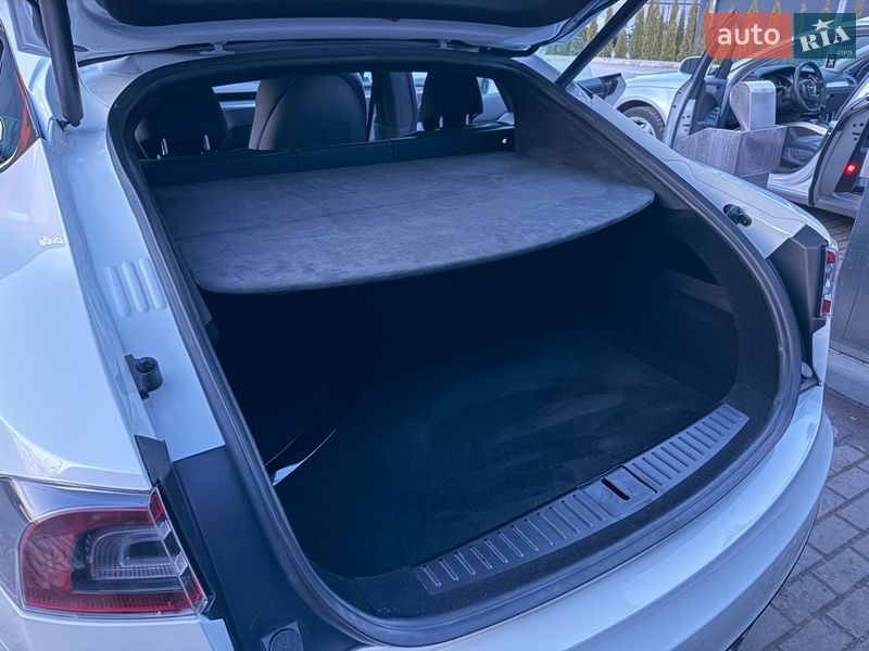 Лифтбек Tesla Model S 2022 в Львове