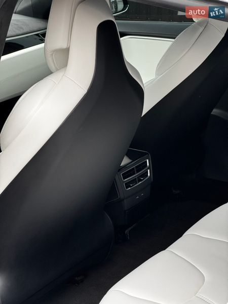 Лифтбек Tesla Model S 2017 в Киеве фото 11 Лифтбек Tesla Model S 2017 в Киеве