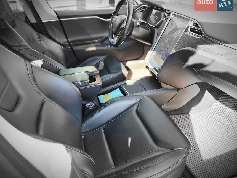 Лифтбек Tesla Model S 2016 в Киеве фото 24 Лифтбек Tesla Model S 2016 в Киеве
