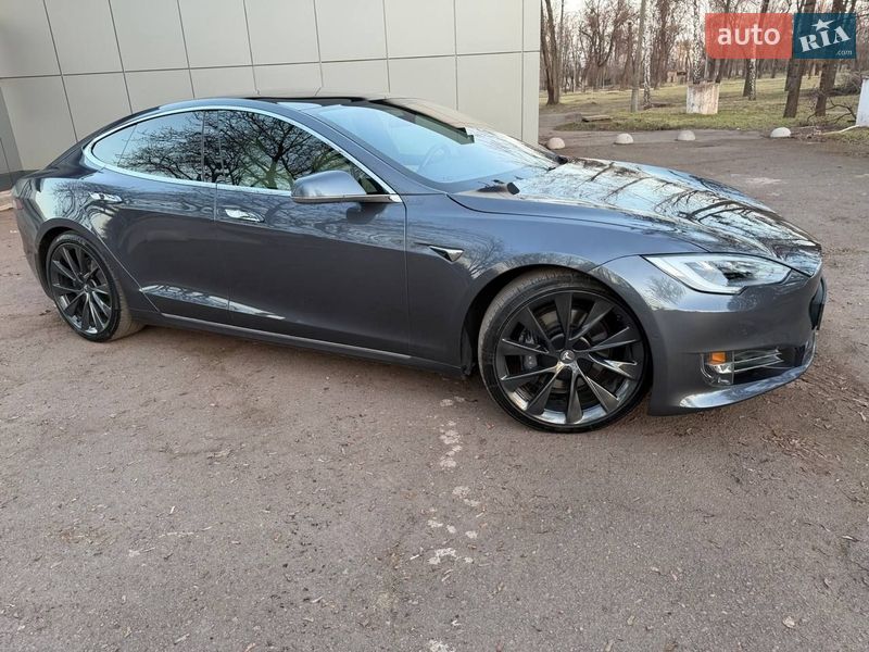 Ліфтбек Tesla Model S 2020 в Кривому Розі