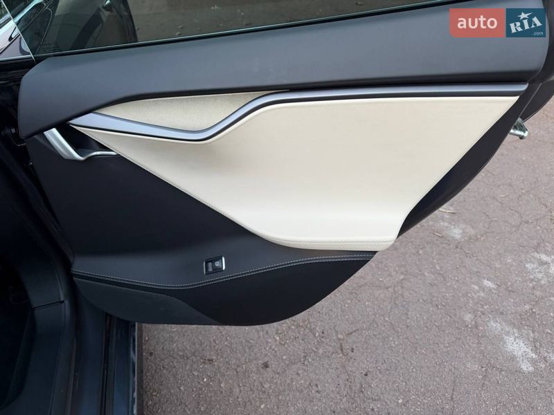 Ліфтбек Tesla Model S 2020 в Кривому Розі