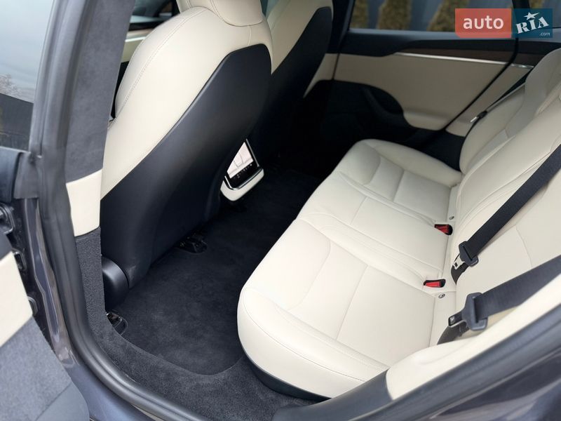 Лифтбек Tesla Model S 2021 в Виннице