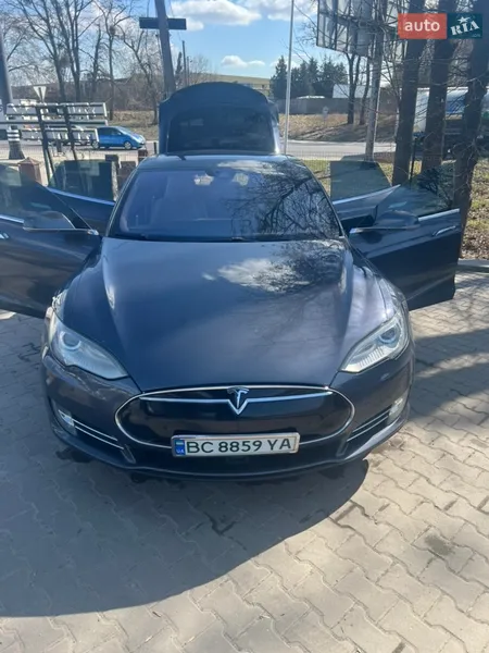Tesla Model S 2015