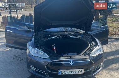 Лифтбек Tesla Model S 2015 в Львове