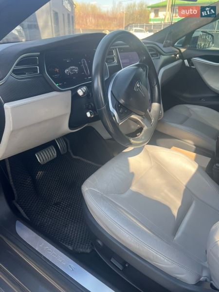 Лифтбек Tesla Model S 2015 в Львове