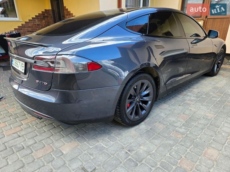 Ліфтбек Tesla Model S 2015 в Львові