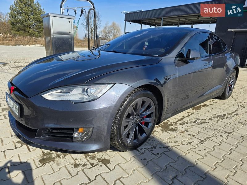 Ліфтбек Tesla Model S 2015 в Львові