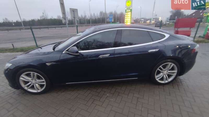 Tesla Model S 2013