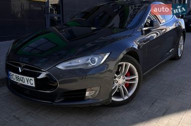 Ліфтбек Tesla Model S 2015 в Львові