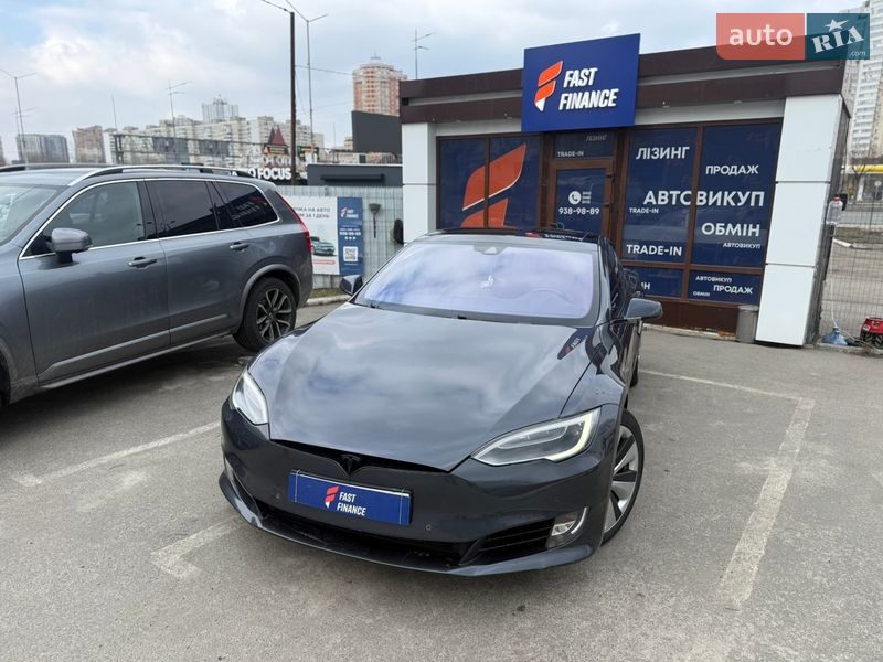 Лифтбек Tesla Model S 2016 в Киеве