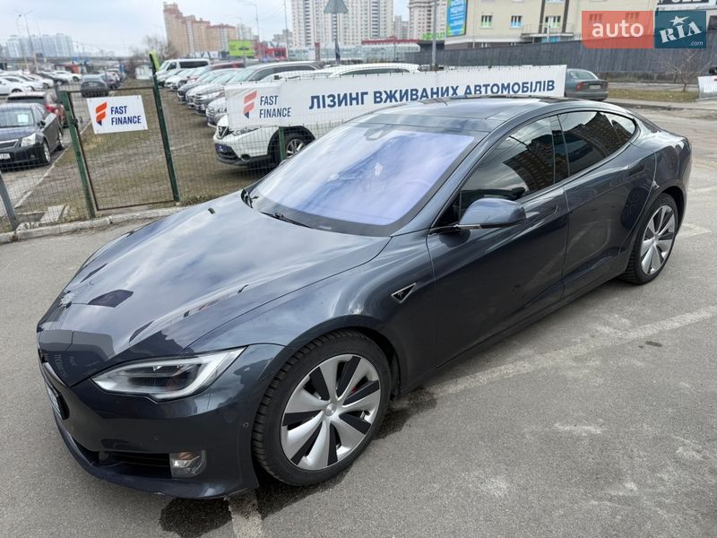 Лифтбек Tesla Model S 2016 в Киеве