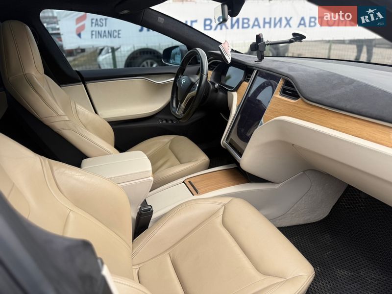 Лифтбек Tesla Model S 2016 в Киеве
