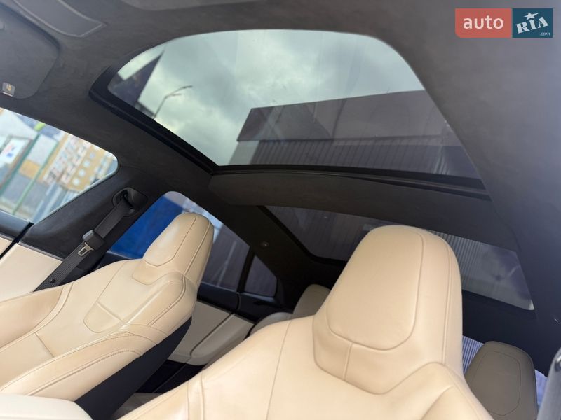 Лифтбек Tesla Model S 2016 в Киеве