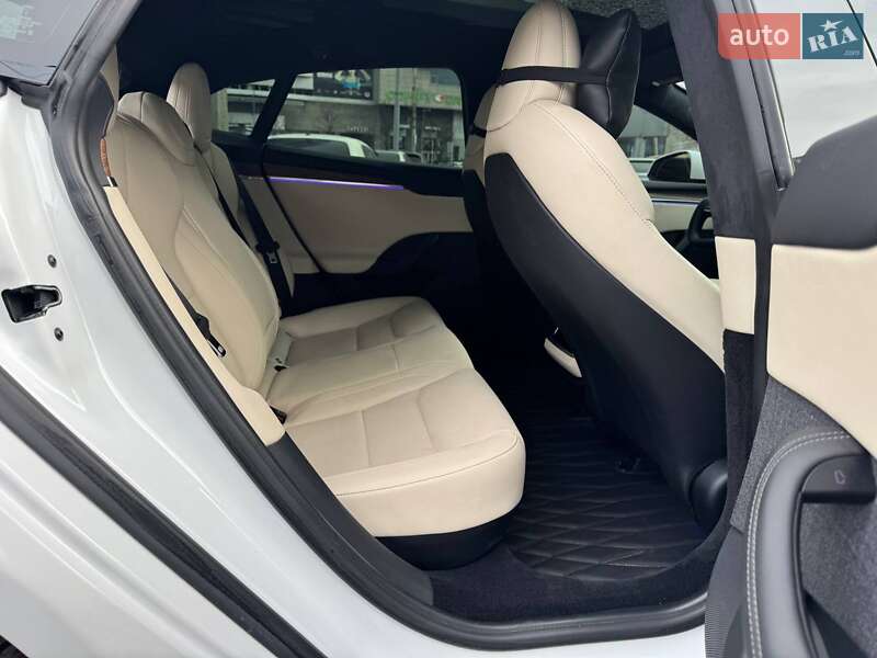 Ліфтбек Tesla Model S 2021 в Дніпрі