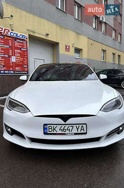 Лифтбек Tesla Model S 2018 в Львове