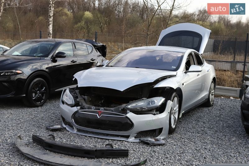 Лифтбек Tesla Model S 2014 в Дрогобыче