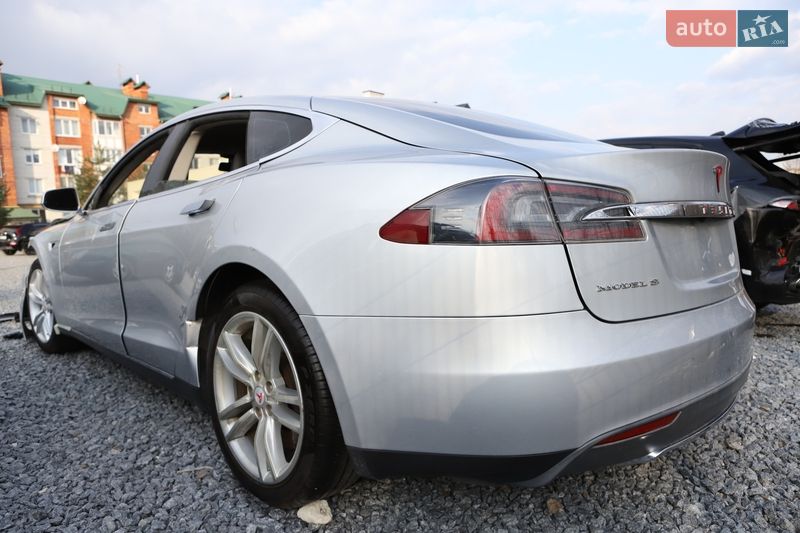 Лифтбек Tesla Model S 2014 в Дрогобыче
