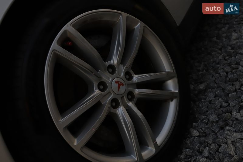 Лифтбек Tesla Model S 2014 в Дрогобыче