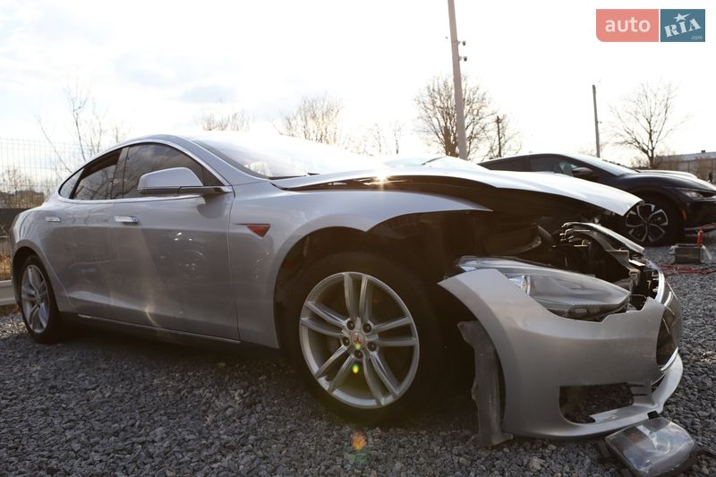 Лифтбек Tesla Model S 2014 в Дрогобыче