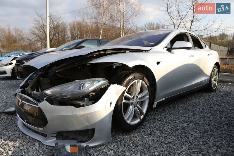 Лифтбек Tesla Model S 2014 в Дрогобыче