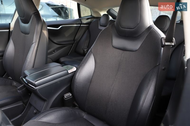 Лифтбек Tesla Model S 2014 в Дрогобыче