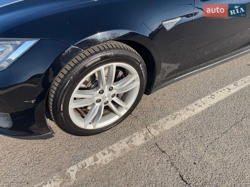 Лифтбек Tesla Model S 2014 в Киеве