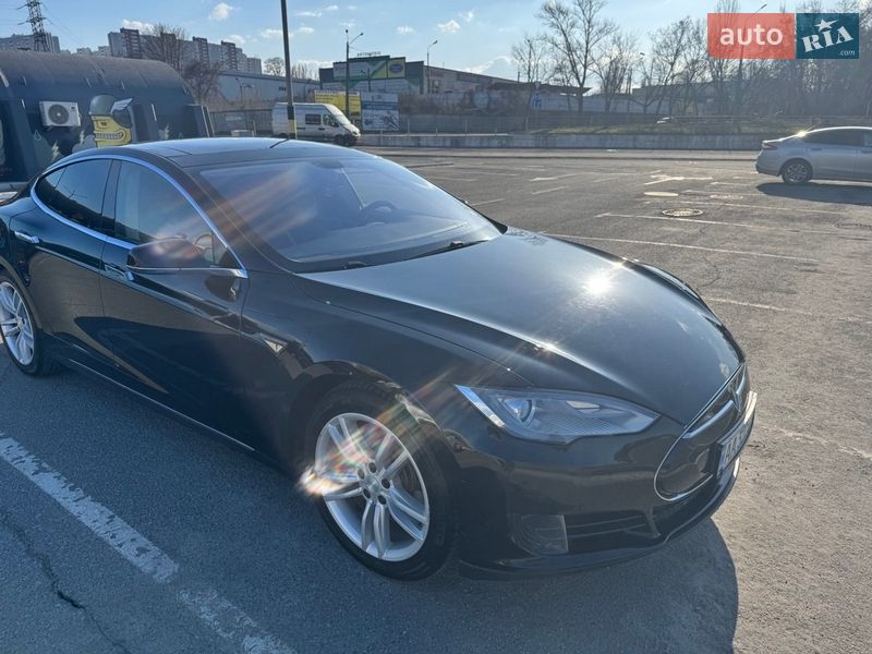 Лифтбек Tesla Model S 2014 в Киеве