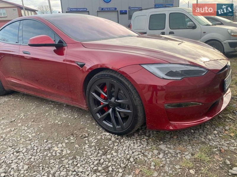Лифтбек Tesla Model S 2023 в Староконстантинове