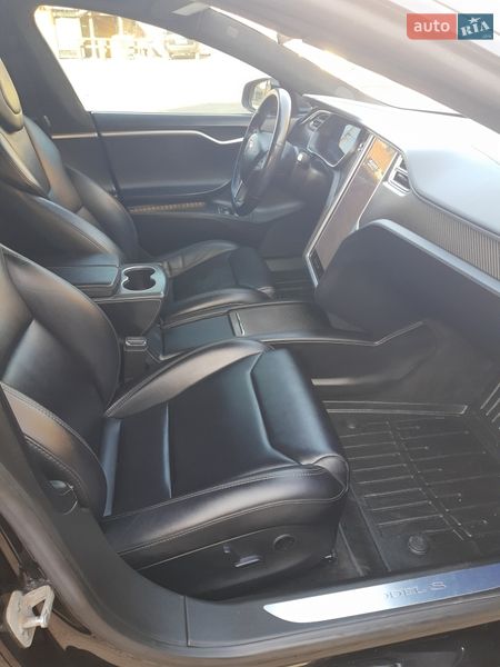 Лифтбек Tesla Model S 2017 в Тернополе