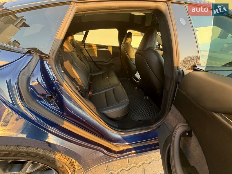 Лифтбек Tesla Model S 2022 в Львове