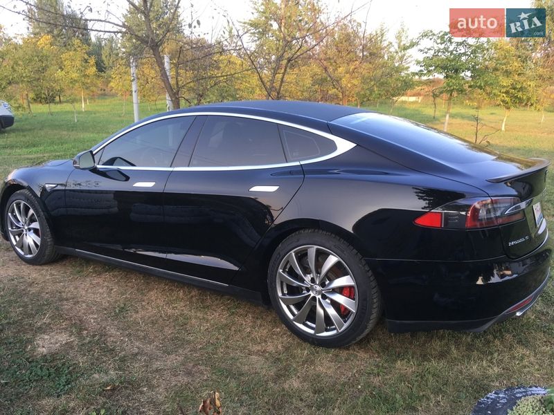 Хэтчбек Tesla Model S 2014 в Коломые