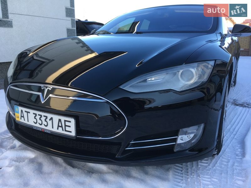 Хэтчбек Tesla Model S 2014 в Коломые