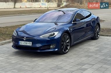 Лифтбек Tesla Model S 2017 в Киеве