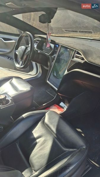 Ліфтбек Tesla Model S 2015 в Тернополі