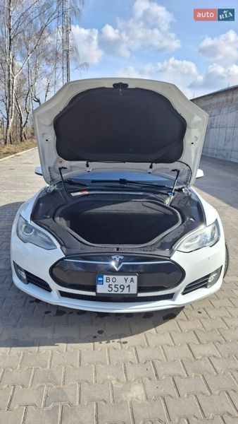 Ліфтбек Tesla Model S 2015 в Тернополі