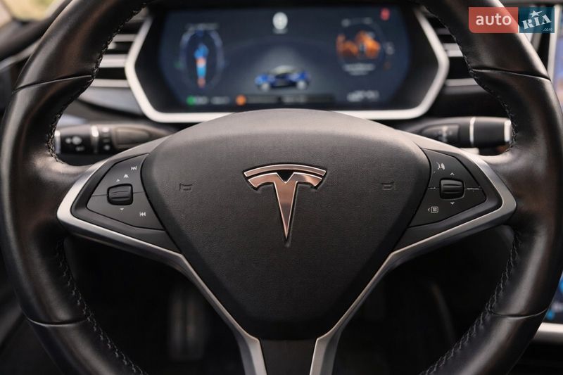Лифтбек Tesla Model S 2015 в Харькове