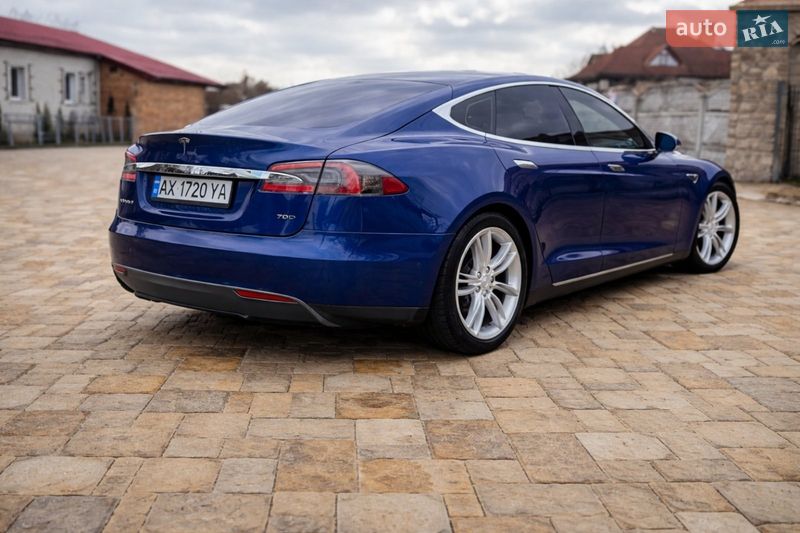 Лифтбек Tesla Model S 2015 в Харькове