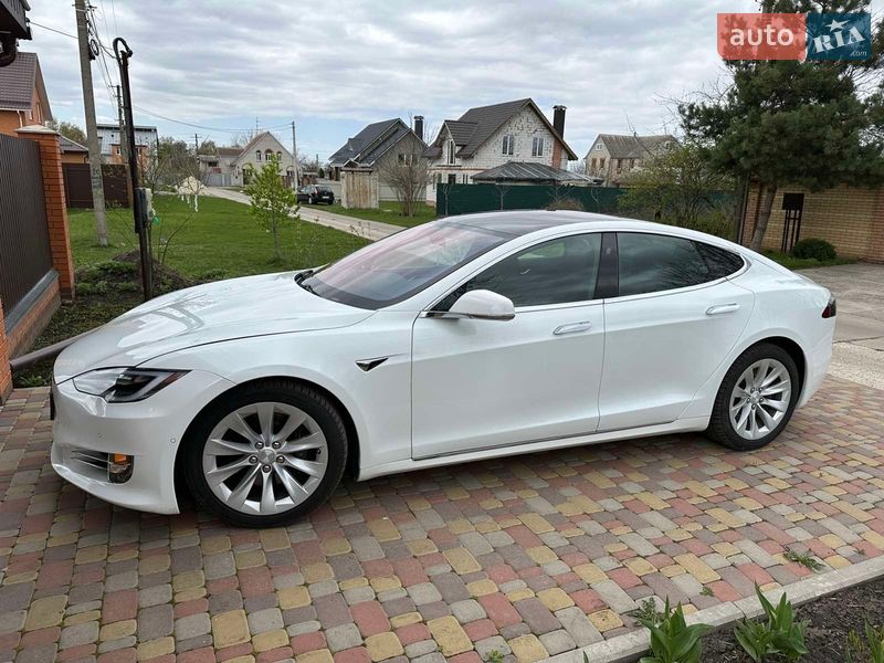 Ліфтбек Tesla Model S 2017 в Києві фото 6 Ліфтбек Tesla Model S 2017 в Києві