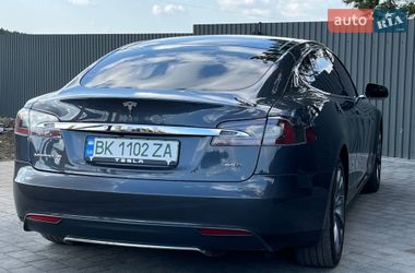 Лифтбек Tesla Model S 2015 в Смыге